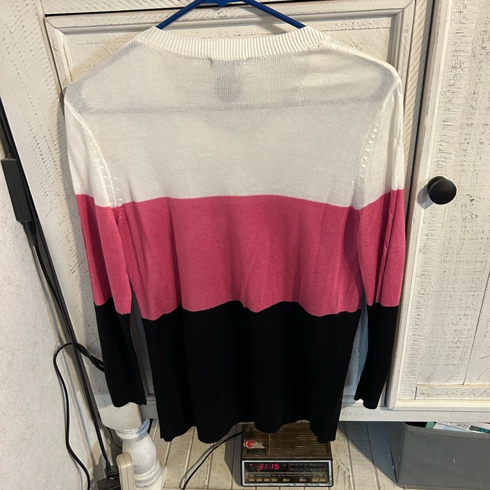 I ❤️ Ronson light weight sweater - Picture 2 of 4